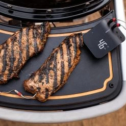 Weber Traveler Omkeerbare Voorbereidings- En Serveerplank 15 Weber Traveler Omkeerbare Voorbereidings- En Serveerplank -Keukengrillproducten 7031 NY Strip 3 C 1800x1800