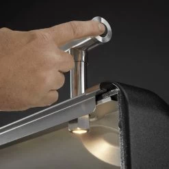 Genesis EPX-335-smart Gasbarbecue -Keukengrillproducten Night Vision w Hand 1800x1800